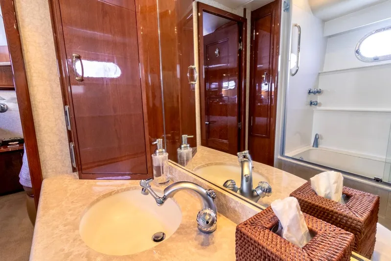 Contagious II Yacht Photos Pics 