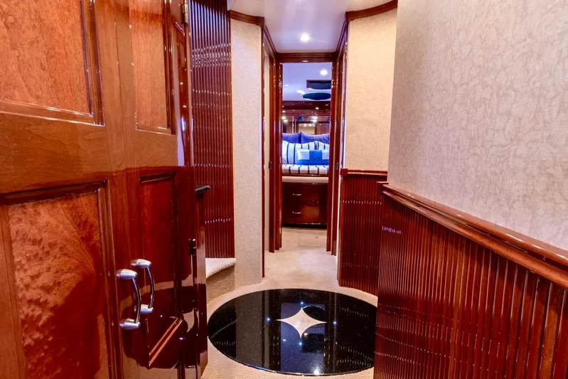 Contagious II Yacht Photos Pics 