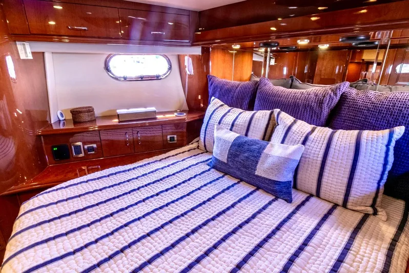 Contagious II Yacht Photos Pics 