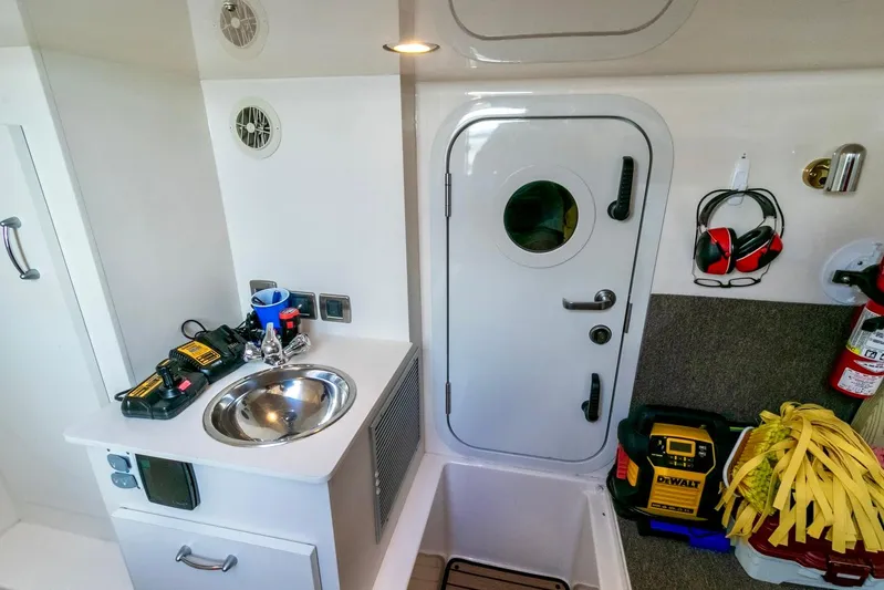 Contagious II Yacht Photos Pics 