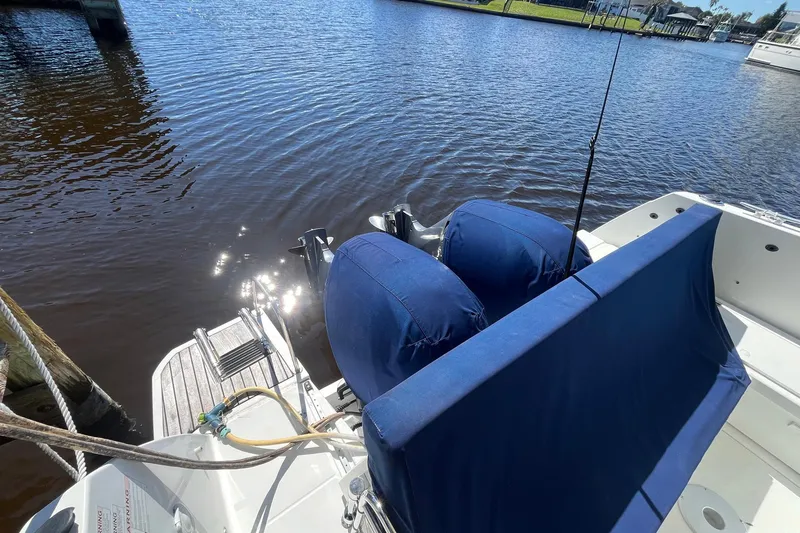 Iffin Yacht Photos Pics 2018 Jeanneau NC 895 boat with blue seat covers and dual outboard motors.