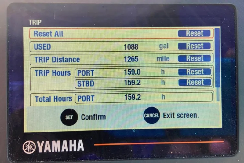 Iffin Yacht Photos Pics Yamaha trip display showing fuel usage and trip details for 2018 Jeanneau NC 895.