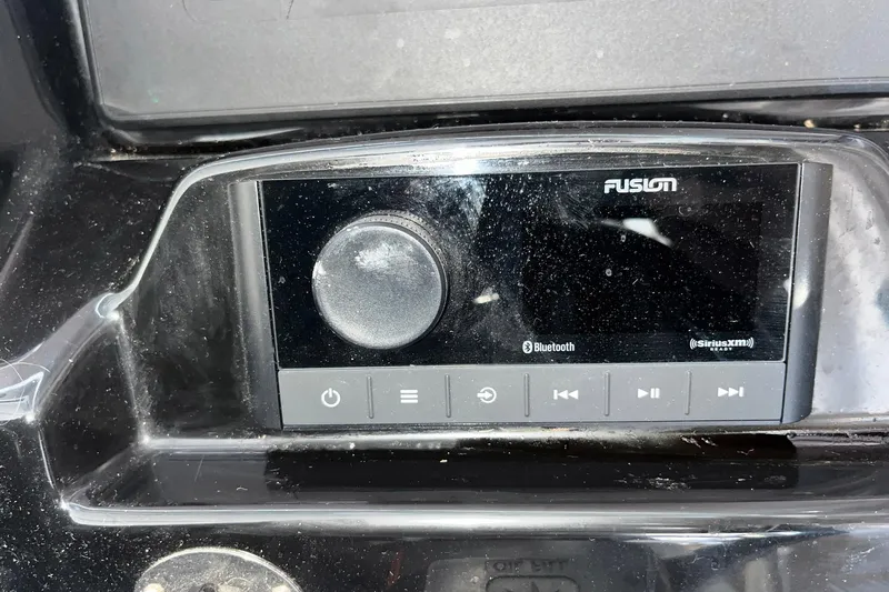 Iffin Yacht Photos Pics Fusion audio system with Bluetooth and SiriusXM on Jeanneau NC 895, 2018 model.