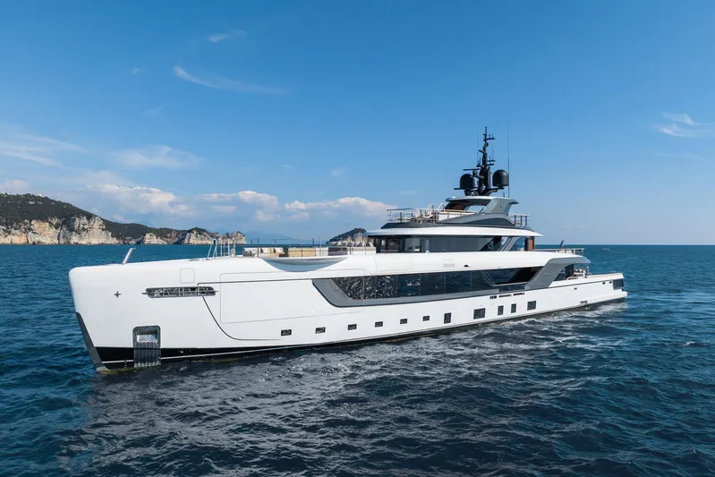 Silver Star I Yacht Photos Pics Luxury yacht Admiral 55 S-Force 2023 cruising on open sea.