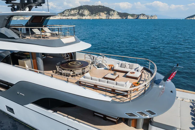 Silver Star I Yacht Photos Pics Luxurious 2023 Admiral 55 S-Force yacht with spacious deck and stunning ocean view.