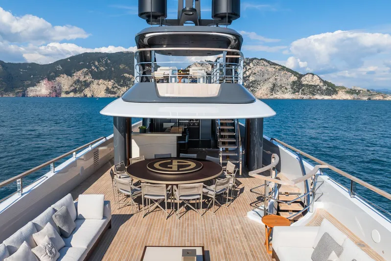 Silver Star I Yacht Photos Pics Luxurious 2023 Admiral 55 S-Force yacht with spacious deck and stunning ocean view.