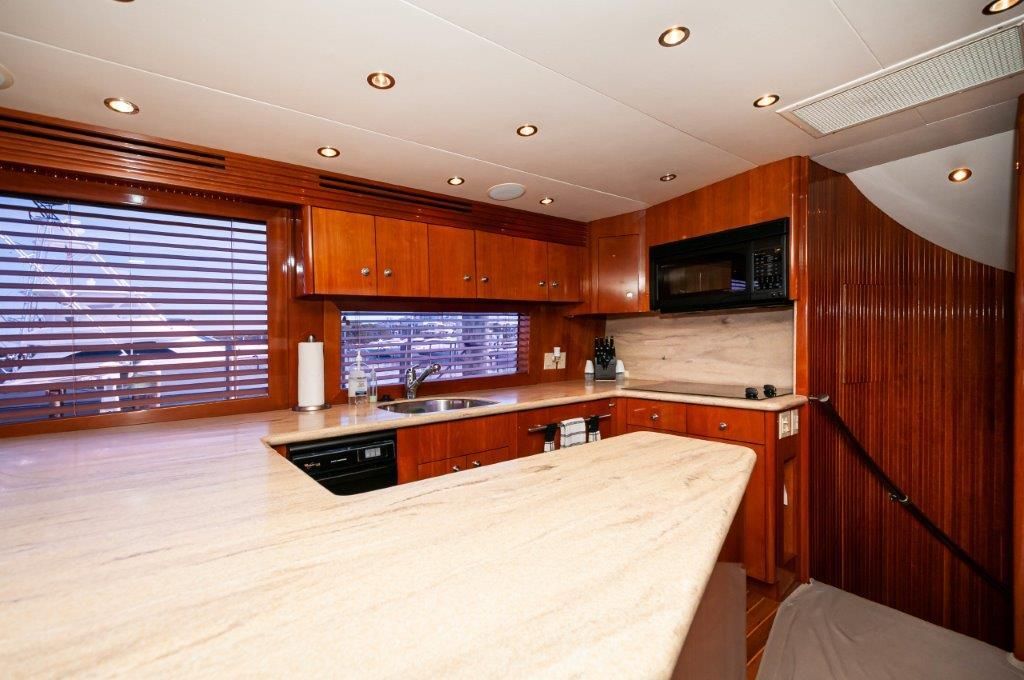 2002 Hatteras 65 