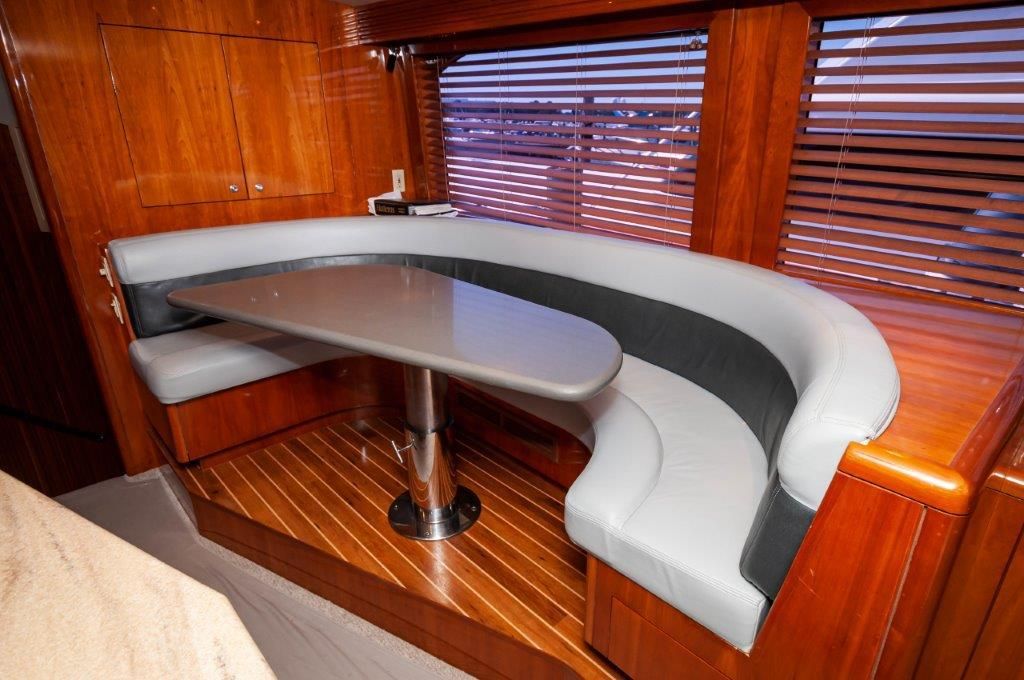 2002 Hatteras 65 