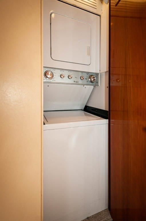 2002 Hatteras 65 