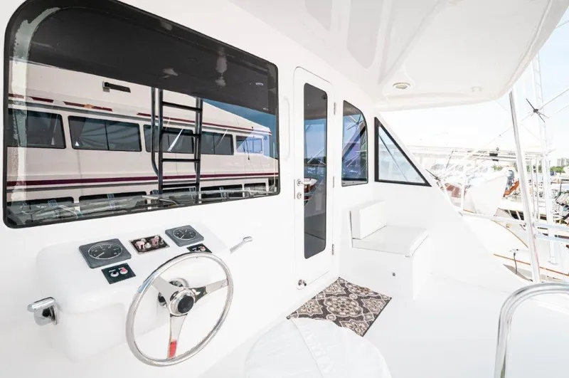 Moontan Yacht Photos Pics 2002 65 Hatteras Convertible Moontan Flybridge