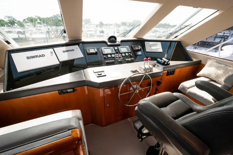 Moontan Yacht Photos Pics 2002 65 Hatteras Convertible Moontan Flybridge