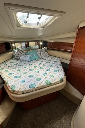  Yacht Photos Pics Luxurious bedroom in 2004 Sea Ray 500 Sundancer yacht with skylight.