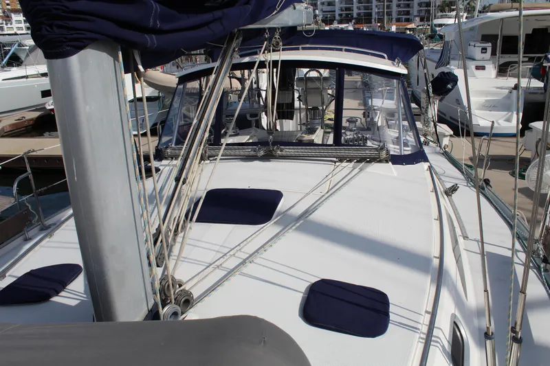 Cuckoo's Nest II Yacht Photos Pics 2002 Catalina MkII sailboat docked, featuring a spacious deck and rigging.