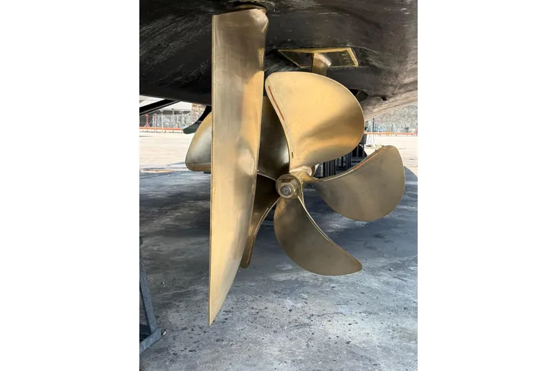  Yacht Photos Pics Propeller of 2020 Princess Y78 yacht, showcasing sleek, polished blades.