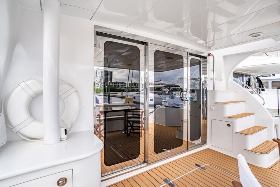 2011 Hatteras 64 Motor Yacht