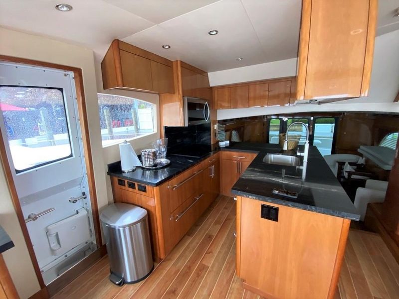 2011 Hatteras 64 Motor Yacht