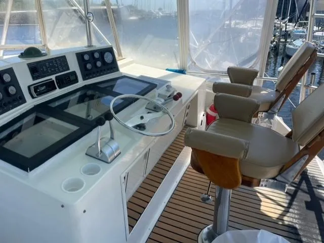 Dry-hydro Yacht Photos Pics Helm of 1990 Viking Convertible yacht with steering wheel and control panel.