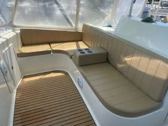 Dry-hydro Yacht Photos Pics 1990 Viking Convertible boat interior with beige seating and wooden flooring.