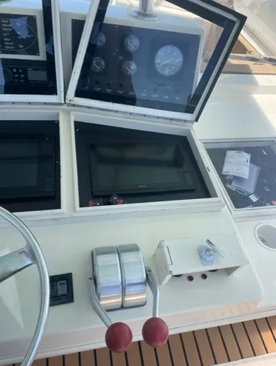 Dry-hydro Yacht Photos Pics 1990 Viking Convertible boat dashboard with controls and gauges.