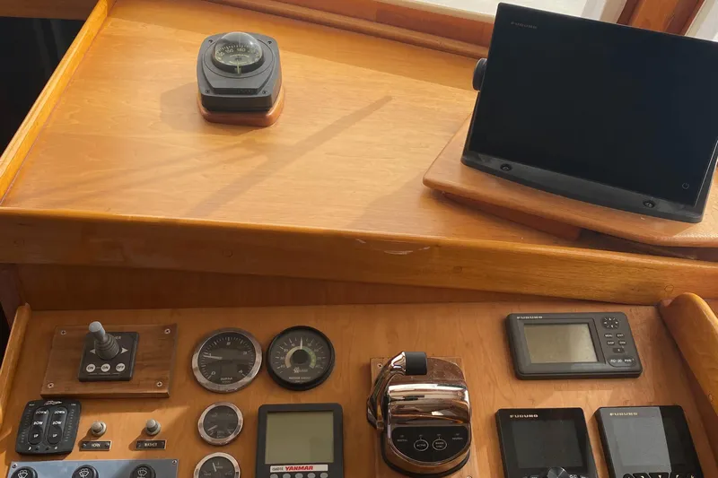 Lord Stanley Yacht Photos Pics Control panel of 1988 Lyman-Morse Jarvis Newman Lobster Style Cruiser with navigation instruments.