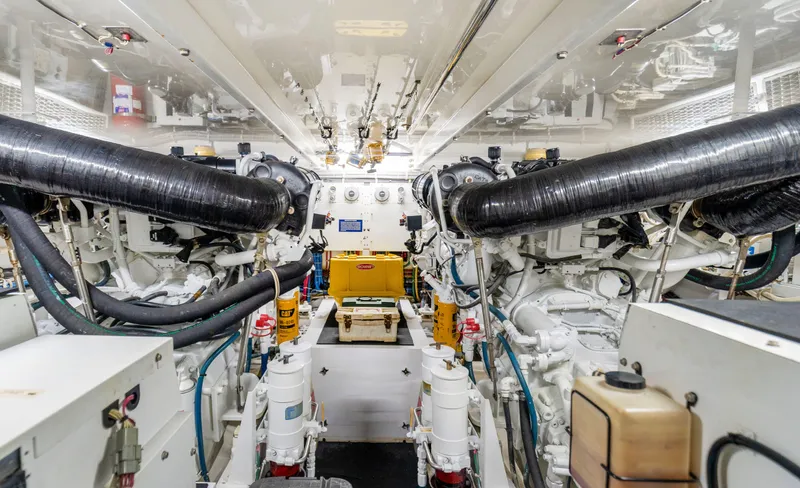 Alegria Yacht Photos Pics Hatteras 64 Motor Yacht 2007