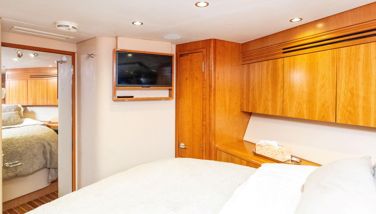 2007 Hatteras 64 