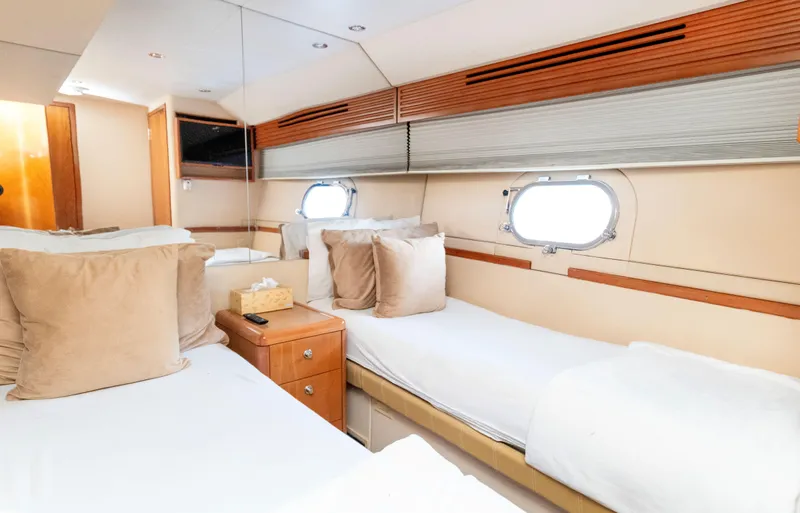 Alegria Yacht Photos Pics Hatteras 64 Motor Yacht 2007