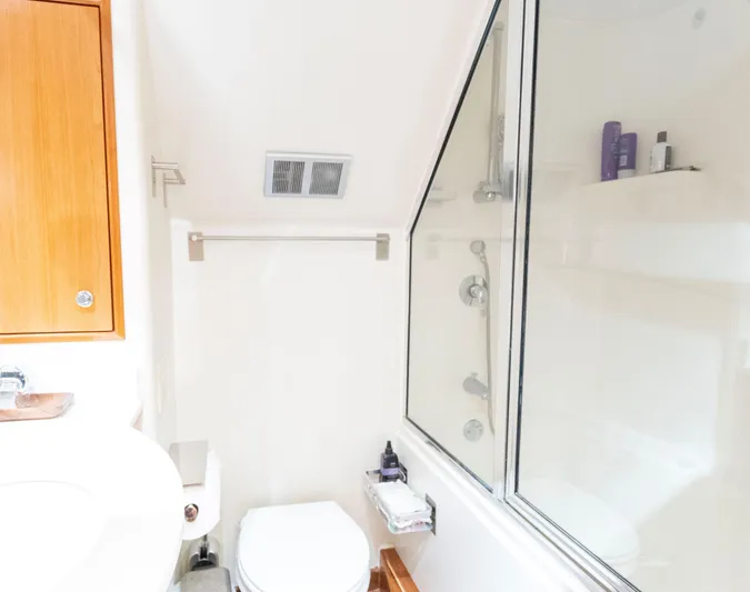 Alegria Yacht Photos Pics Hatteras 64 Motor Yacht 2007