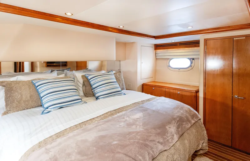 Alegria Yacht Photos Pics Hatteras 64 Motor Yacht 2007