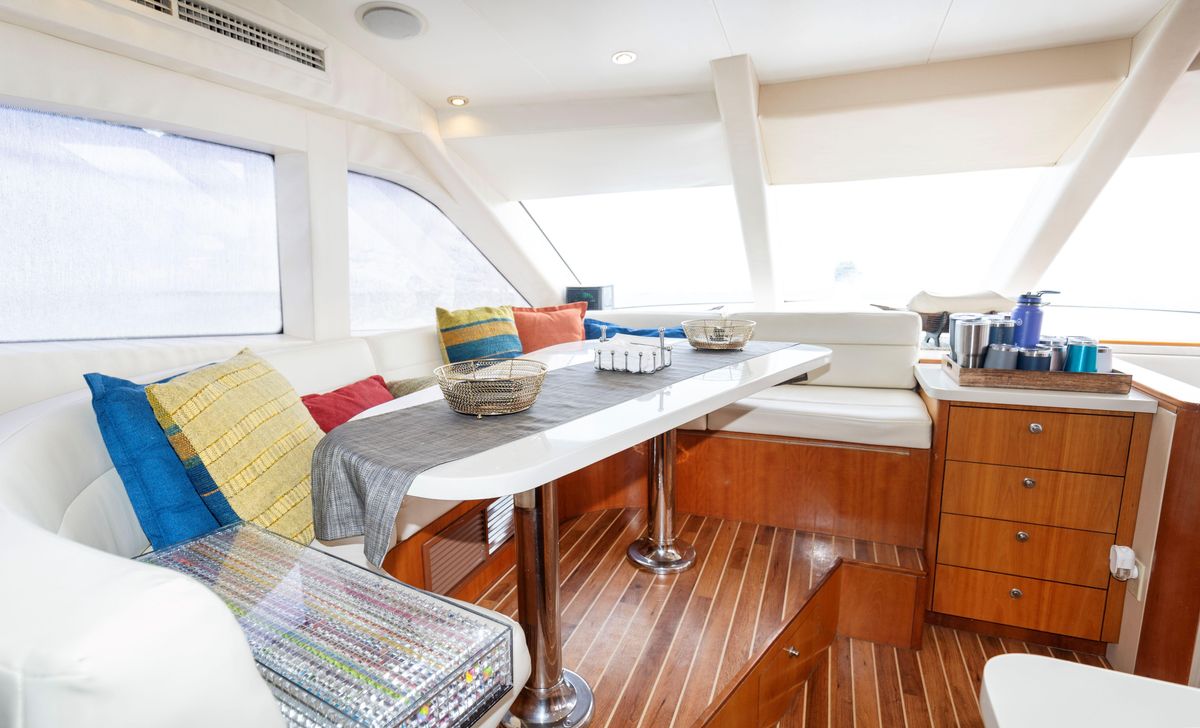2007 Hatteras 64 
