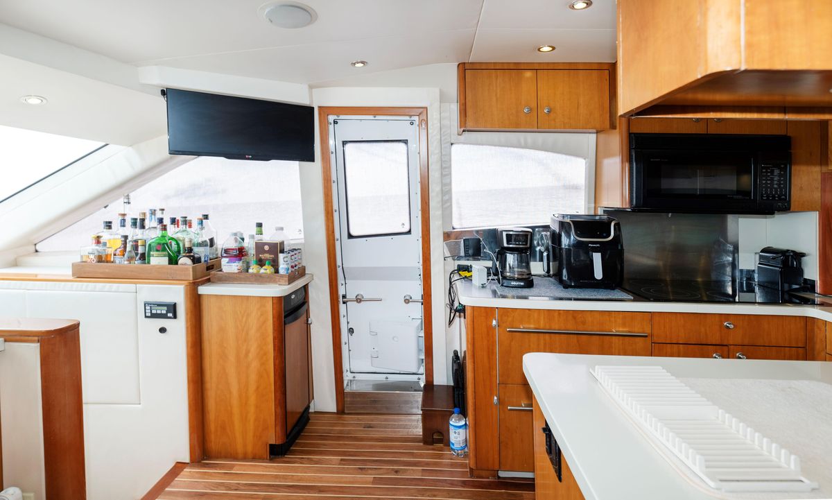 2007 Hatteras 64 