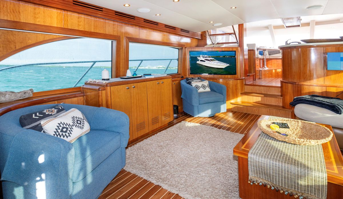 2007 Hatteras 64 