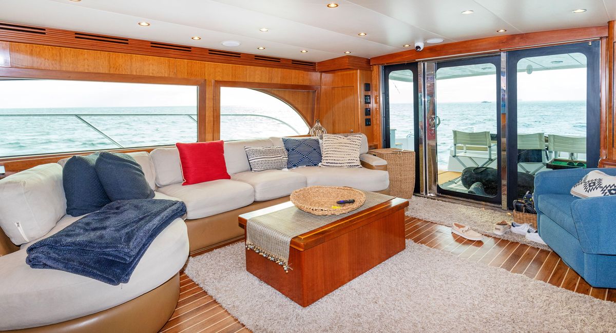 2007 Hatteras 64 