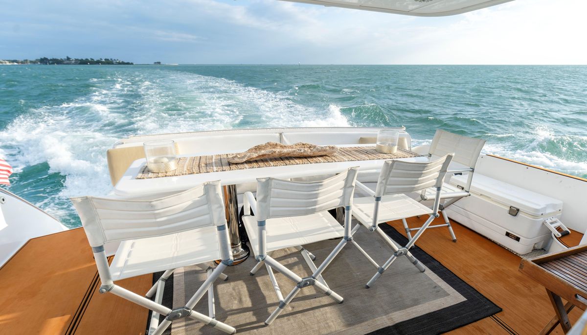 2007 Hatteras 64 