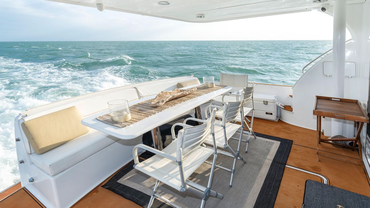 2007 Hatteras 64 