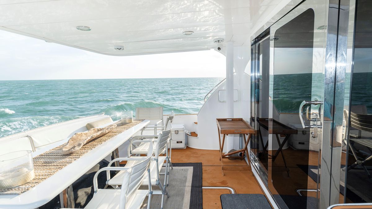 2007 Hatteras 64 