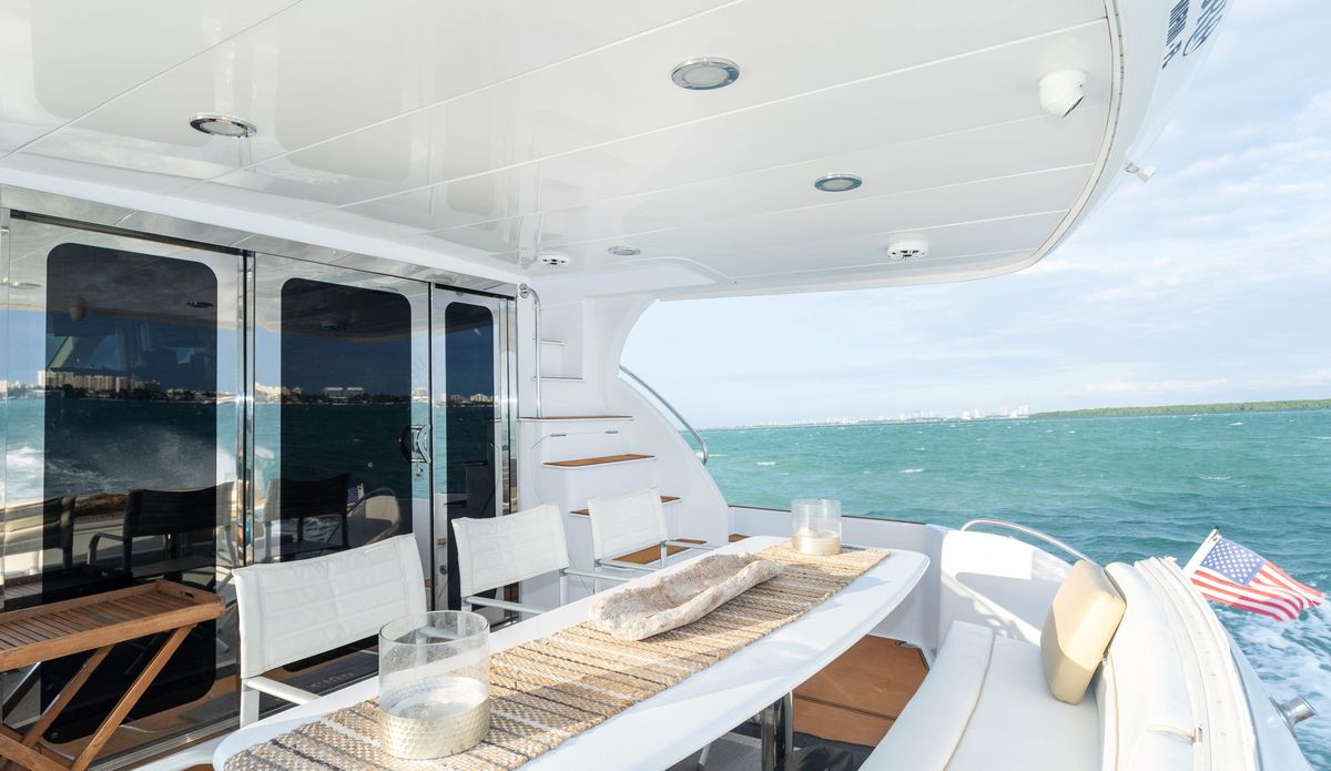 2007 Hatteras 64 