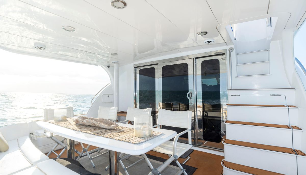 2007 Hatteras 64 
