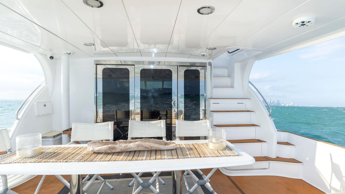 2007 Hatteras 64 