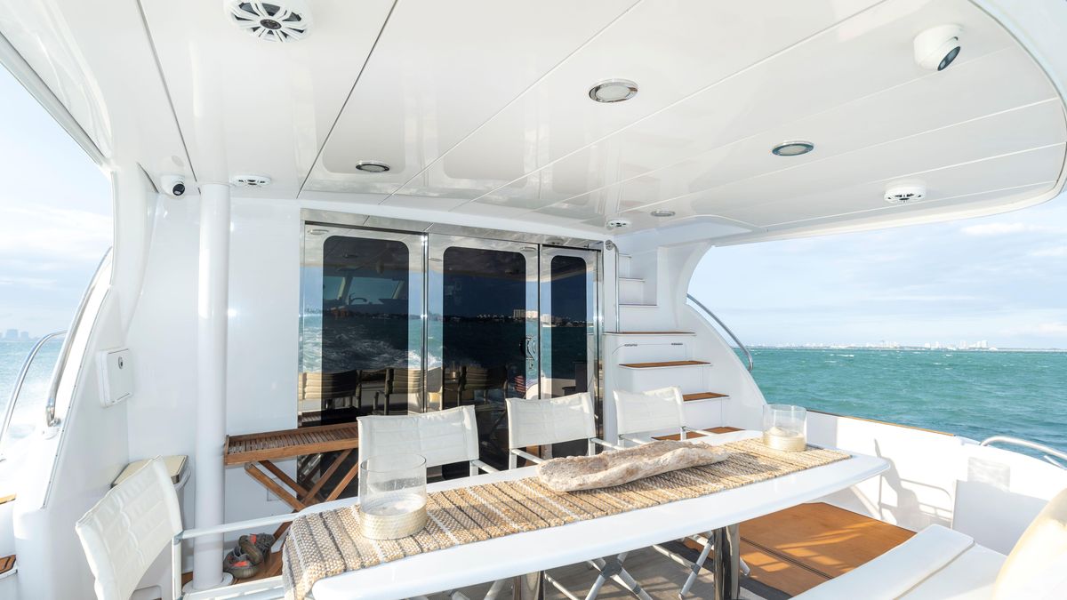 2007 Hatteras 64 
