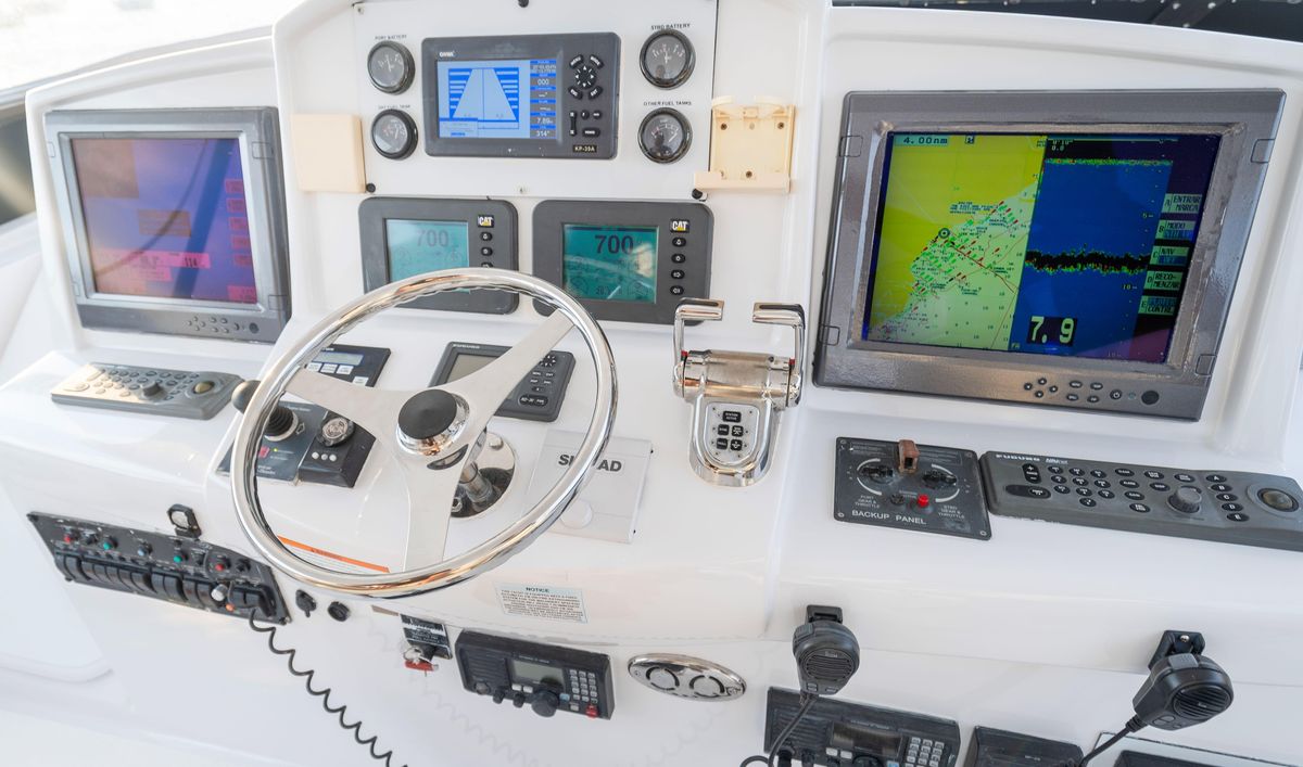 2007 Hatteras 64 