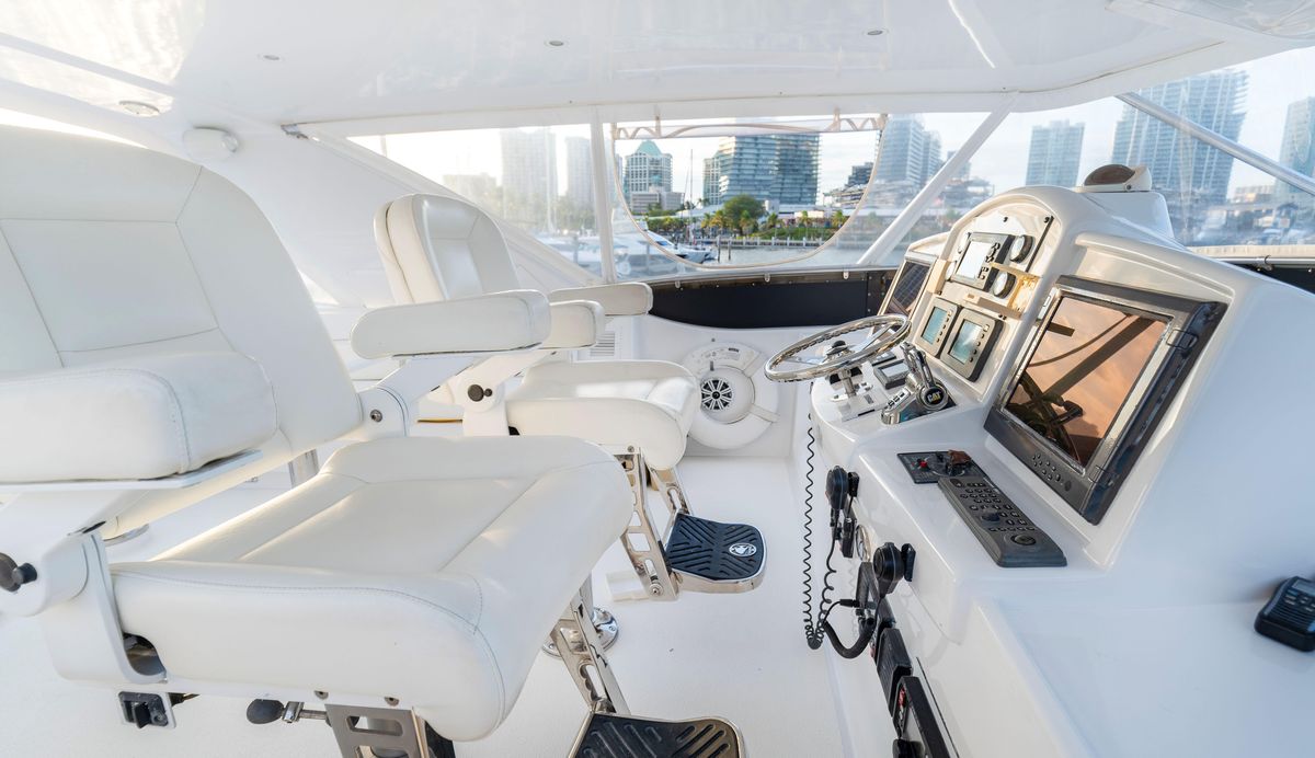 2007 Hatteras 64 