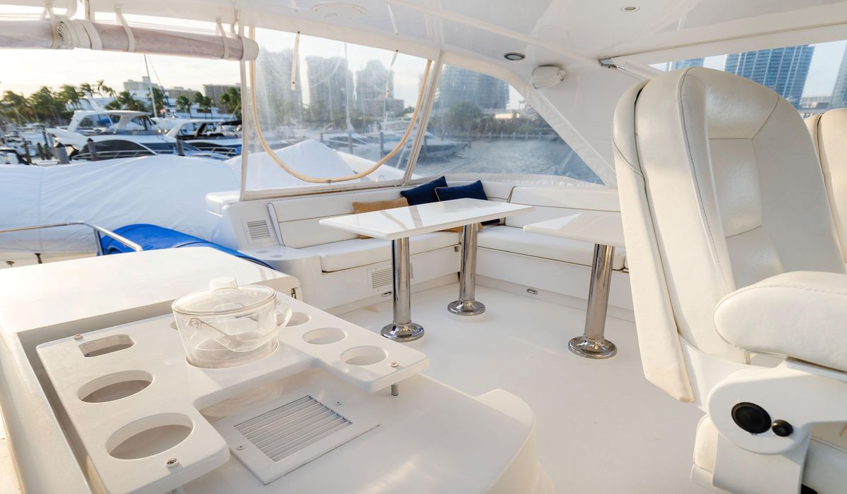 2007 Hatteras 64 