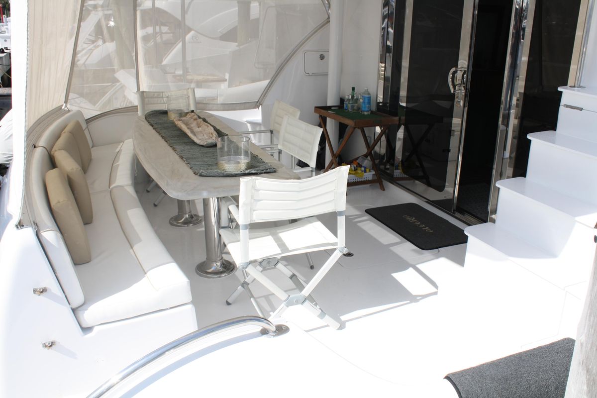 2007 Hatteras 64 
