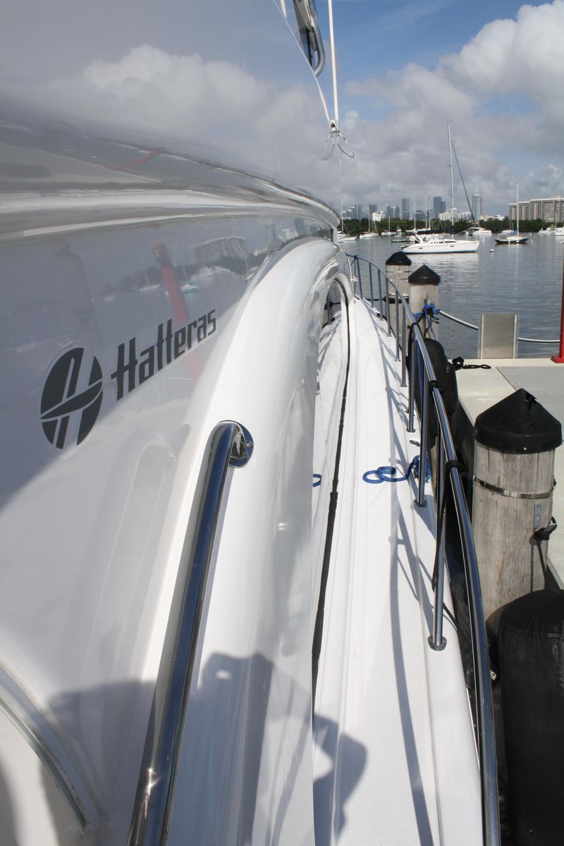 2007 Hatteras 64 