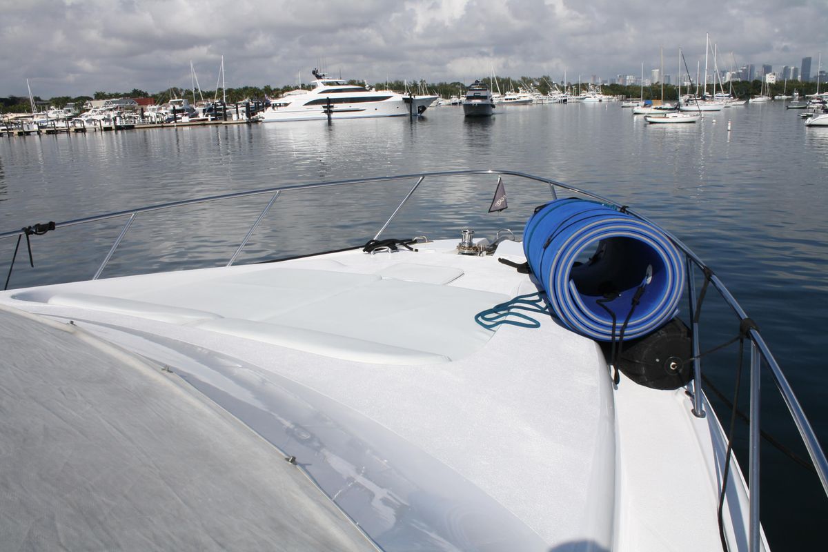 2007 Hatteras 64 