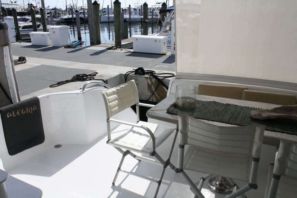 2007 Hatteras 64 
