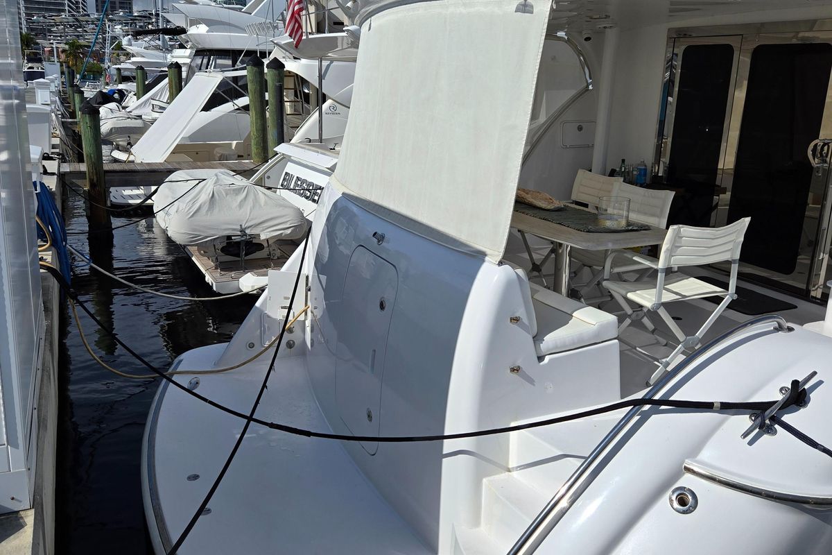2007 Hatteras 64 