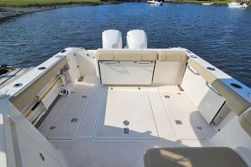  Yacht Photos Pics 2018 Pursuit DC 295 Dual Console boat interior with spacious deck and seating.