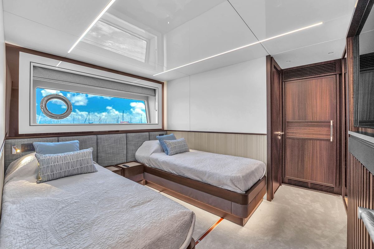 2024 Sunseeker 88 